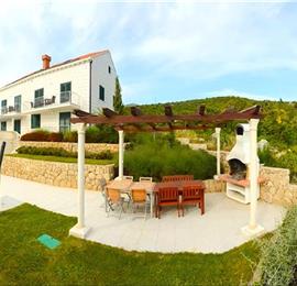 9 Bedroom Villa with Pool and Sea Views in Cavtat, sleeps 18